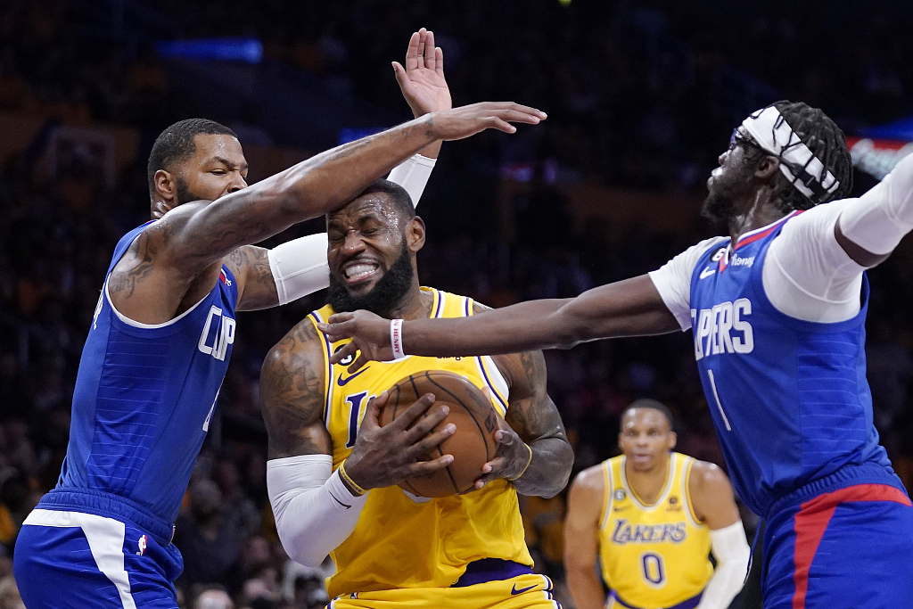 LeBron James (C) of the Los Angeles Lakers is guarded by two defenders of the Los Angeles Clippers in the game at Crypto.com Arena in Los Angeles, California, October 20, 2022. /CFP