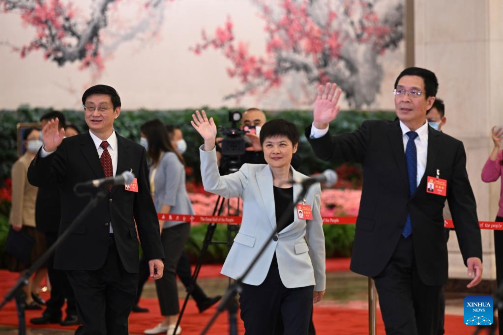 Delegates to the 20th National Congress of the CPC Wu Yansheng, Zhu Min and Zhang Liangang (from L to R) arrive for an interview session at the Great Hall of the People in Beijing, capital of China, October 22, 2022. /Xinhua