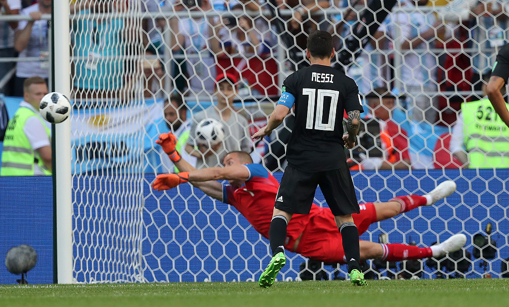 The penalty shot by Lionel Messi (#10) of Argentina is saved by goalkeeper Hannes Halldorsson of Iceland in the FIFA World Cup game at Spartak Stadium in Moscow, Russia, June 16, 2018. /CFP 