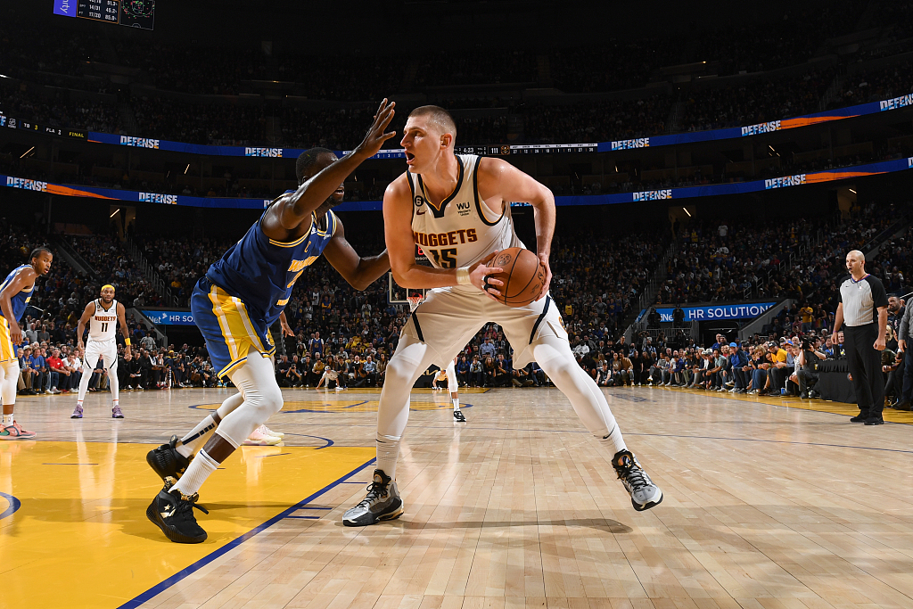 Nikola Jokic (#15) of the Denver Nuggets holds the ball in the game against the Golden State Warriors at Chase Center in San Francisco, California, October 21, 2022. /CFP