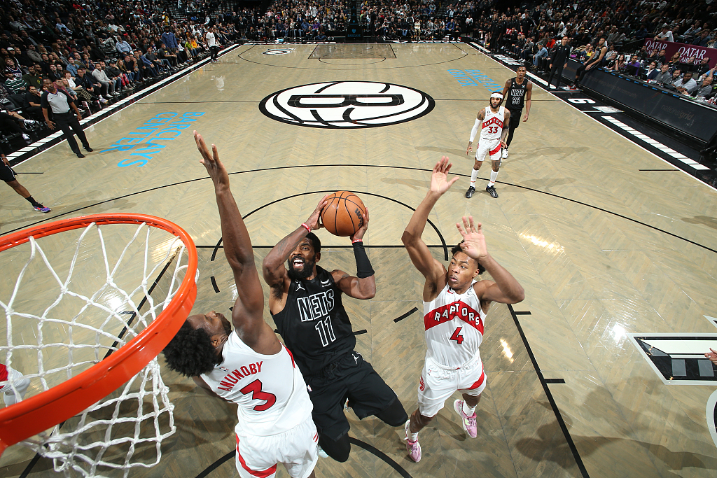 Kyrie Irving (#11) of the Brooklyn Nets shoots in the game against the Toronto Raptors at the Barclays Center in Brooklyn, New York City, New York, October 21, 2022. /CFP