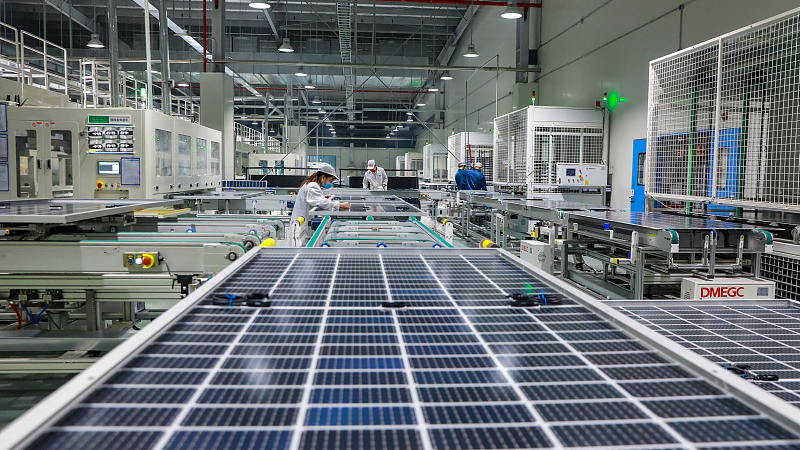 Workers are producing solar cells and modules, Jiangsu, China, April 12, 2022. /CFP