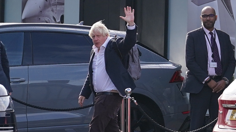 Former British Prime Minister Boris Johnson arrives at Gatwick Airport in London, UK, October 22, 2022. /CFP