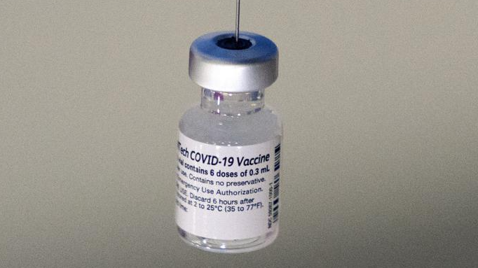 A syringe is placed into a vial of Pfizer-BioNTech vaccination at a COVID-19 clinic in Augusta, Maine, December 21, 2021. /AP