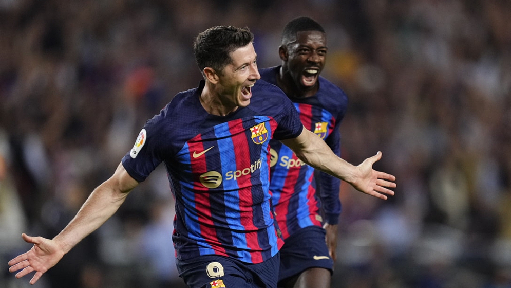 Barceona's Robert Lewandowski (center front) celebrates with Ousmane Dembele after scoring the first goal during their clash with Athletic Bilbao at Spotify Camp Nou in Barcelona, Spain, October 23, 2022. /CFP