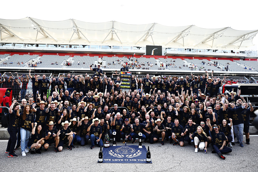 Red Bull Racing staff celebrate winning the F1 World Constructors' Championship after the U.S. Grand Prix at Circuit of The Americas in Austin, U.S., October 23, 2022. /CFP 