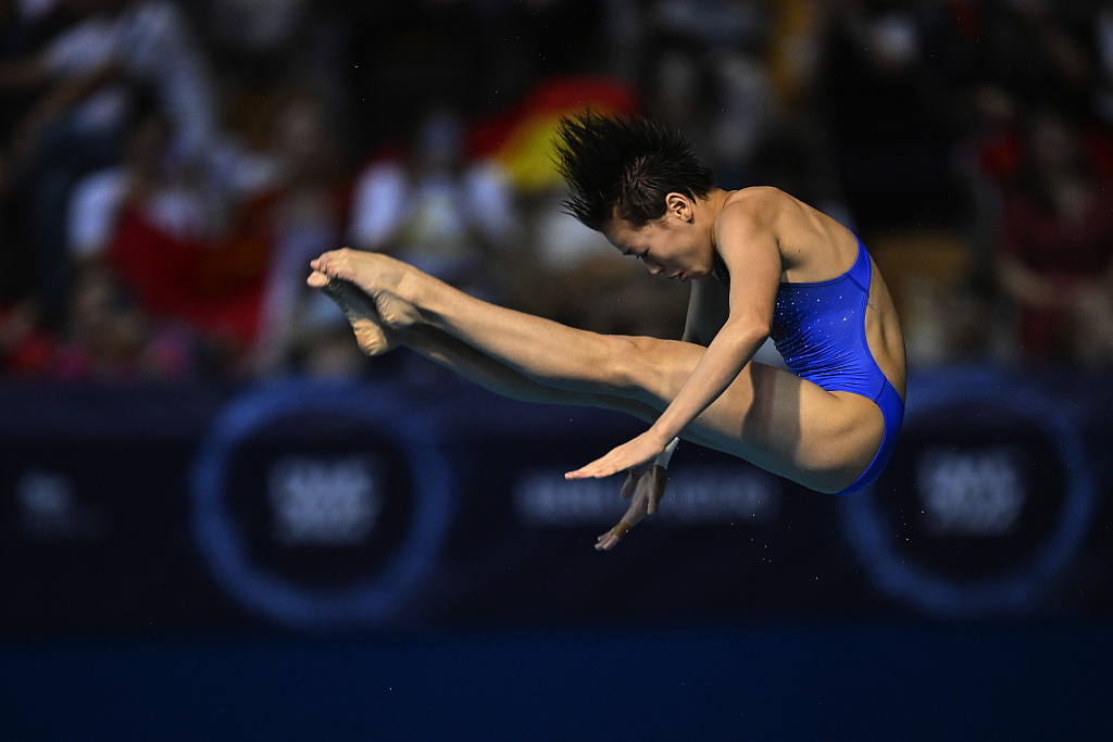 Teenage diving sensation Quan Hongchan of China competes in the women's 10m platform during the FINA Diving World Cup in Berlin, Germany, October 22, 2022. /CFP