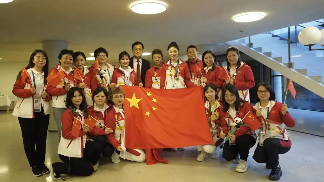 A group photo of Chinese competitors at the closing ceremony in Helsinki, Finland, October 24, 2022. /Ministry of Human Resources and Social Security 