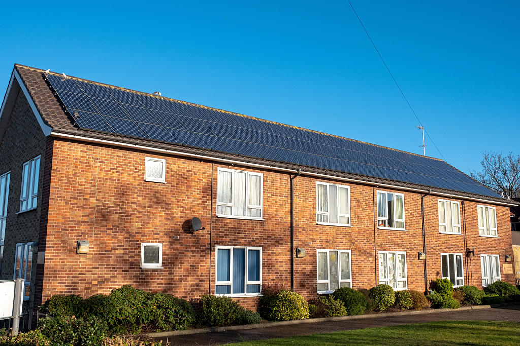 Photovoltaic panels are fastened to the roof of a care home facility, in Ipswich, Suffolk, UK, December 17, 2020. /CFP