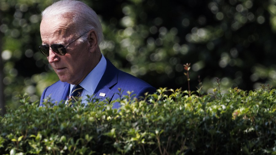 U.S. President Joe Biden walks on the South Lawn to board Marine One at the White House in Washington, D.C., U.S., July 20, 2022. /Xinhua
