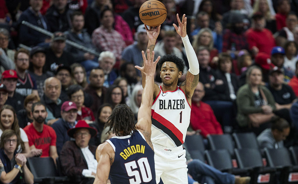 Anfernee Simons (#1) of the Portland Trail Blazers shoots in the game against the Denver Nuggets at Moda Center in Portland, Oregon, October 24, 2022. /CFP