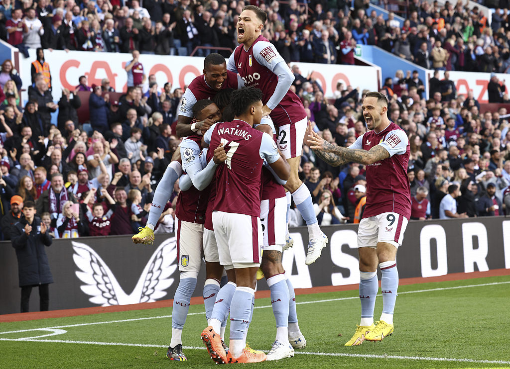 Aston Villa players celebrate during their Premier League clash with Brentford at Villa Park, Birmingham, England, October 23, 2022. /CFP