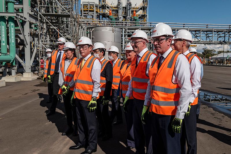 Japan's Prime Minister Fumio Kishida (C), Australian Prime Minister Anthony Albanese (2R) and Western Australia's Premier Mark McGowan (R) visit the BHP Nickel refinery as part of their meeting in Perth, October 22, 2022. /CFP