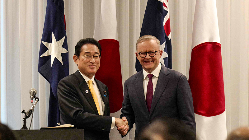Australia's Prime Minister Anthony Albanese (R) shakes hands with Japanese Prime Minister Fumio Kishida after a press conference as part of their meeting in Perth, October 22, 2022. /CFP