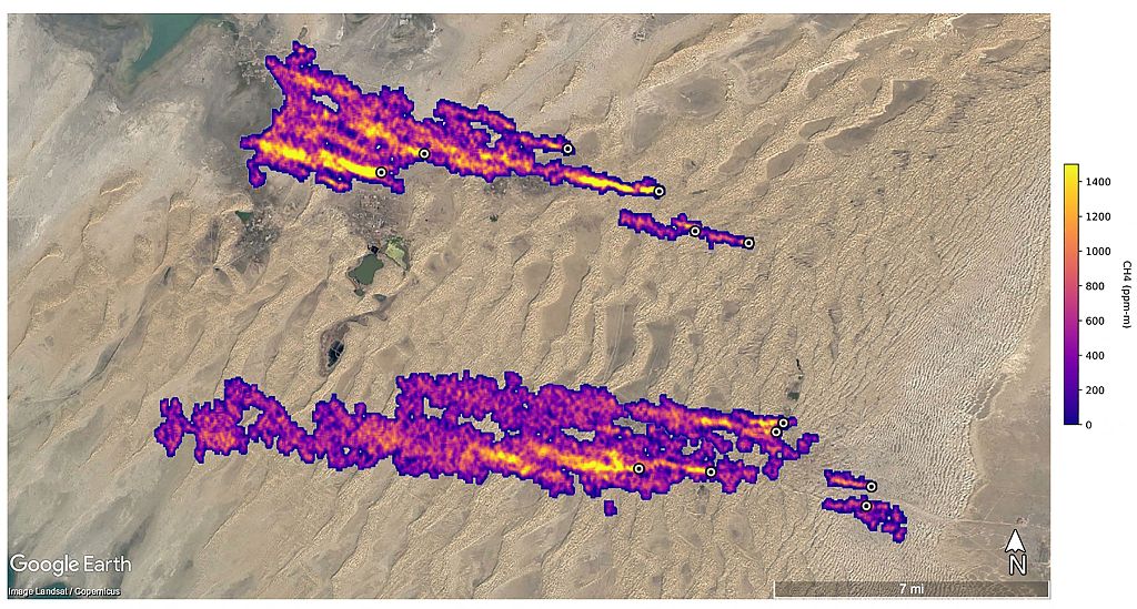 Doce columnas de metano al este de Hazar, Turkmenistán, capturadas por el espectrómetro de imágenes orbitales de la NASA, se muestran en una imagen satelital en esta imagen publicada el 25 de octubre de 2022. /NASA