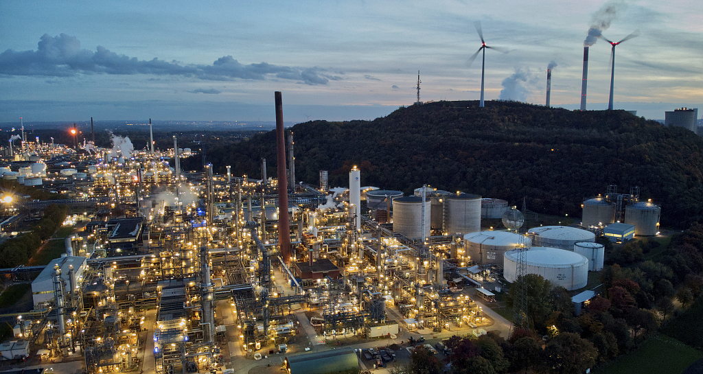 Wind turbines turn on top of a dump next to the 'BP Rafinery Scholven' in Gelsenkirchen, Germany, October 22, 2022. /CFP