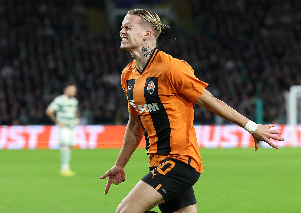 Mykhaylo Mudryk of Shakhtar Donetsk celebrates after scoring a goal in the UEFA Champions League game against Celtic at Celtic Park in Glasgow, Scotland, October 25, 2022. /CFP 