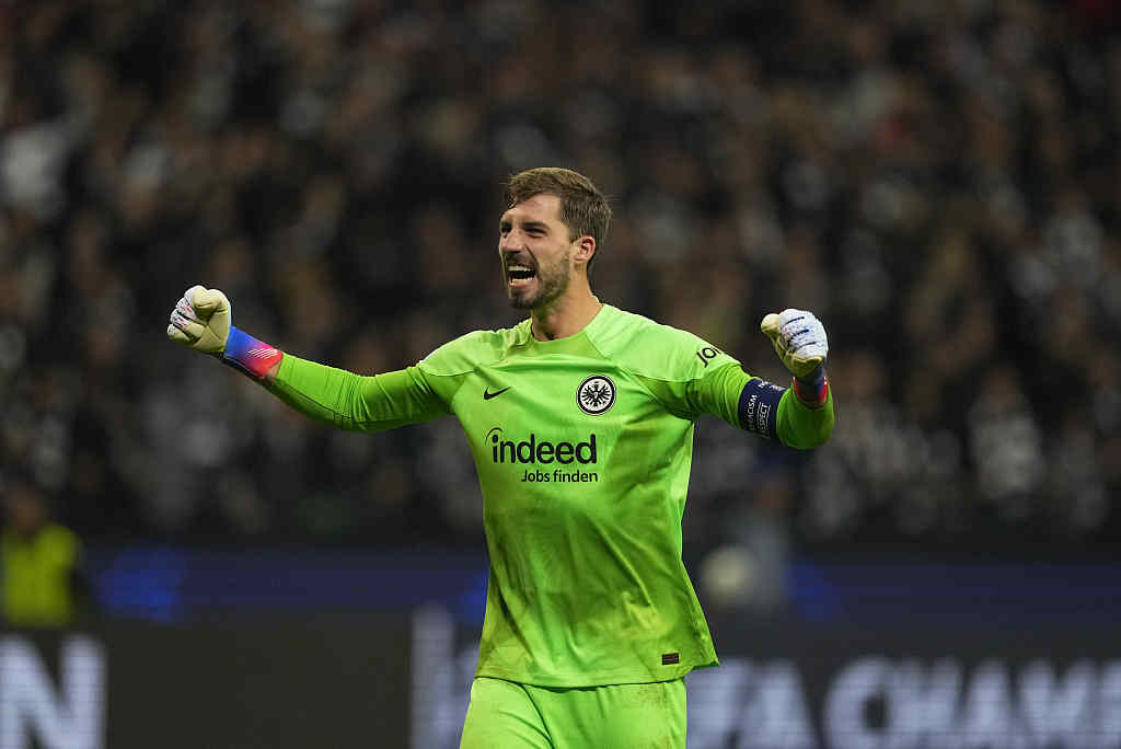 Goalkeeper Kevin Trapp of Eintracht Frankfurt looks on in the UEFA Champions League game against Olympique Marseille at Deutsche Bank Park in Frankfurt, Germany, October 26, 2022. /CFP 
