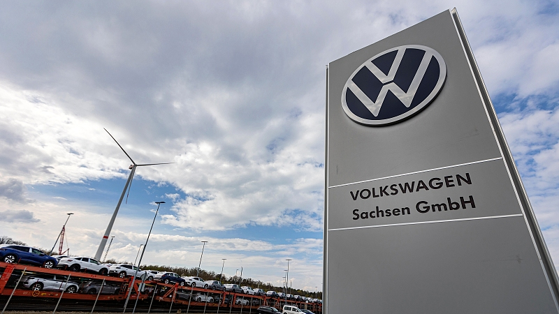 Newly-manufactured electric vehicles (EV) loaded on a freight train for shipping at the Volkswagen AG (VW) electric automobile plant in Zwickau, Germany, April 26, 2022. /CFP