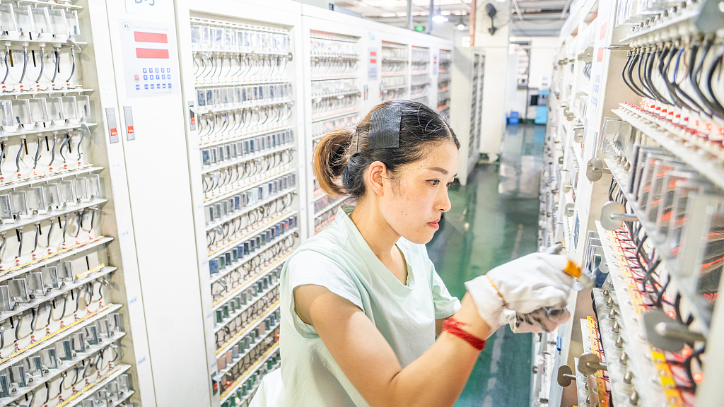 A worker operates on a production line at a lithium battery factory in Bijie City, southwest China's Guizhou Province, August 19, 2022. /CFP