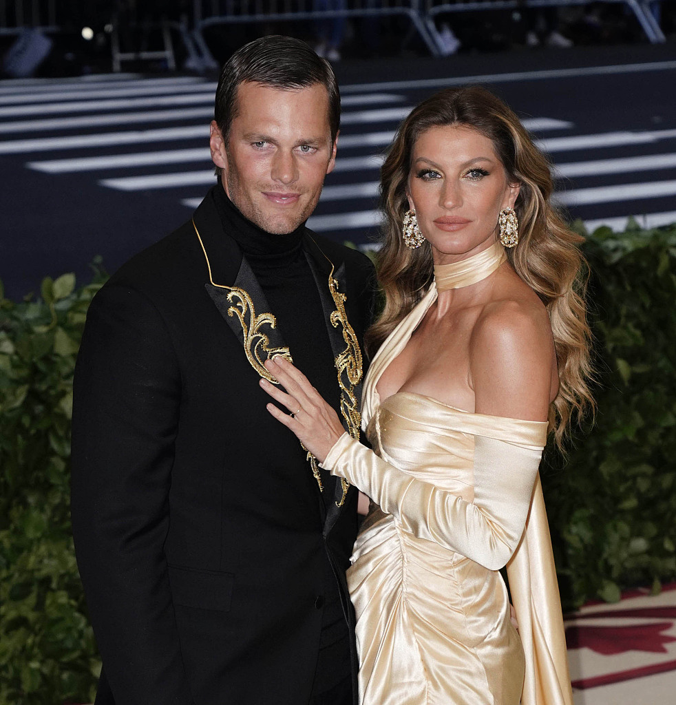 Tom Brady (L) and Gisele Bundchen attend the Costume Institute Benefit Gala celebrating the opening of 