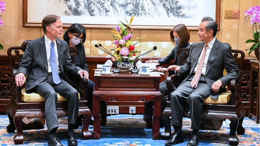 Chinese State Councilor and Foreign Minister Wang Yi meets with U.S. Ambassador to China Nicholas Burns, October 28, 2022. /Xinhua