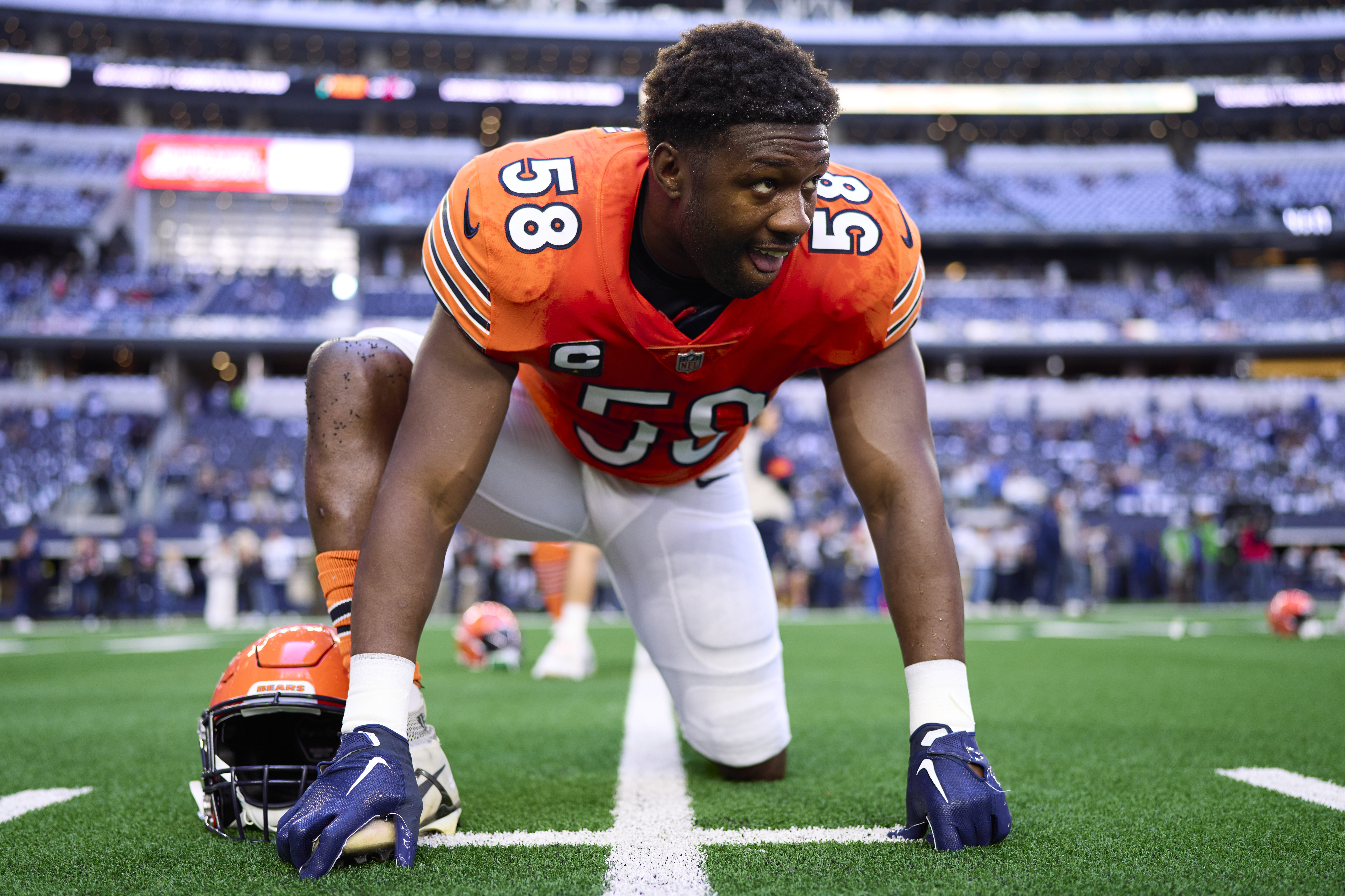 Linebacker Roquan Smith of the Chicago Bears looks on in the game against the Dallas Cowboys at AT&T Stadium in Arlington, Texas, October 30, 2022. /CFP