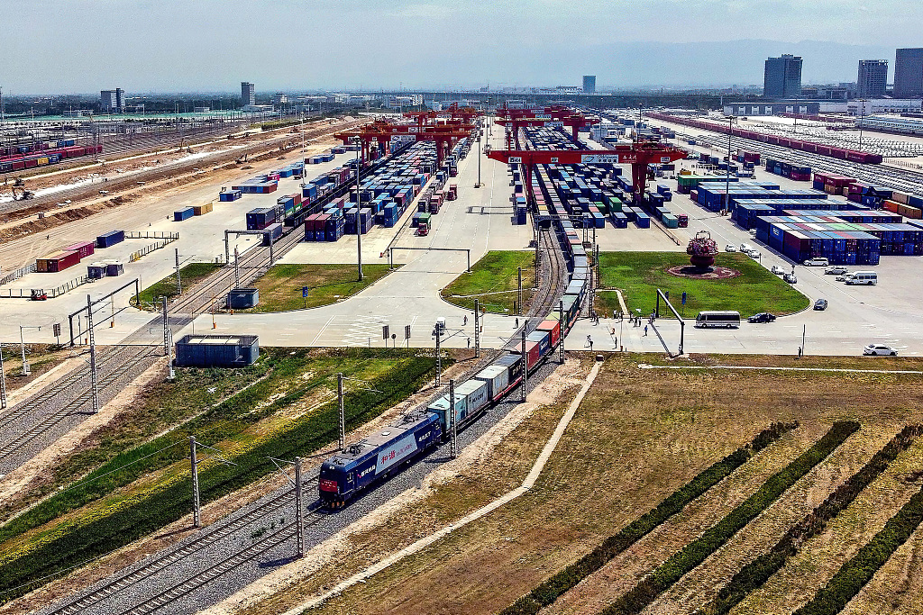 A China-Vietnam freight train pulls out of Xi'an international port in Xi'an, northwest China's Shaanxi Province, August 23, 2022. /CFP