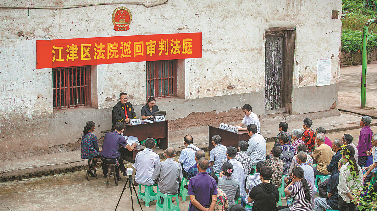 Grassroots judges hear a case at a circuit court in Wenchang, a village in southwest China's Chongqing Municipality, September 2021. /Xinhua