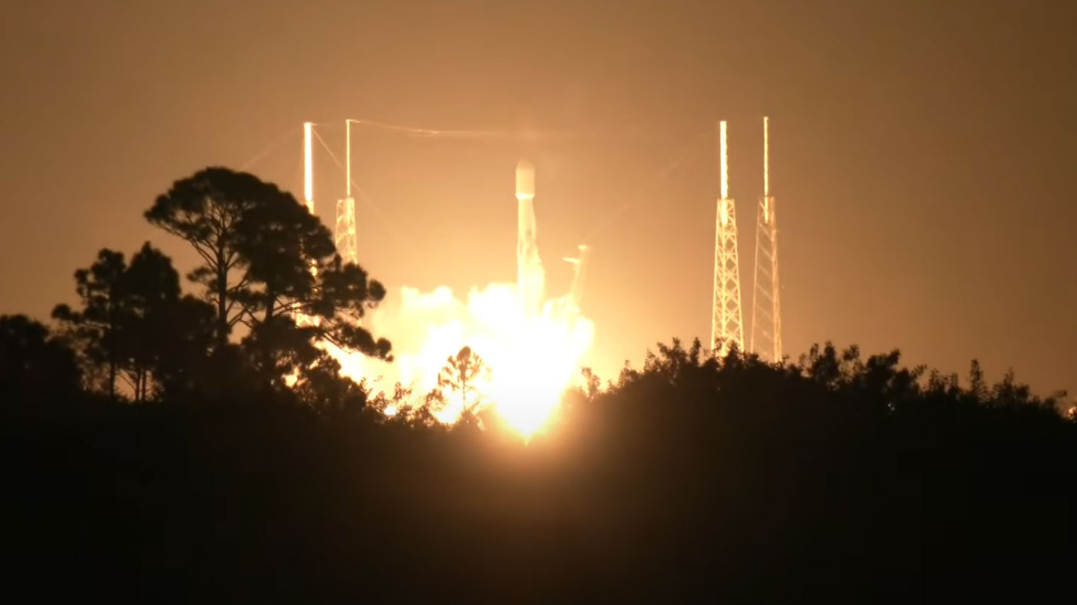 A SpaceX Falcon 9 rocket carrying a telecommunication satellite ignited in Florida, U.S., November 3, 2022. /SpaceX