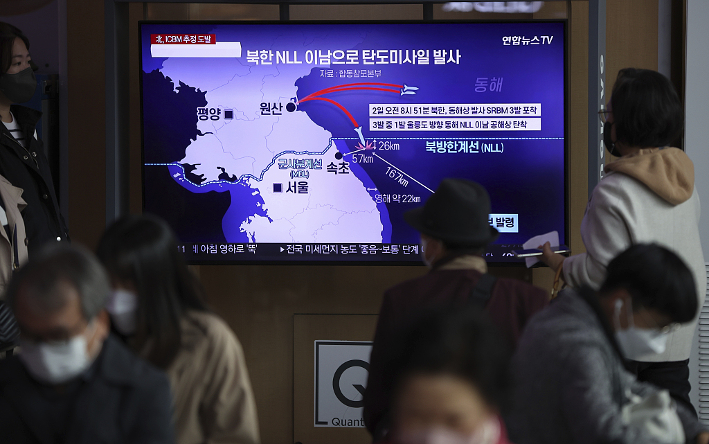 A TV monitor reports about DPRK's ballistic missile launches at Seoul Station in Seoul, ROK on November 3, 2022. /CFP