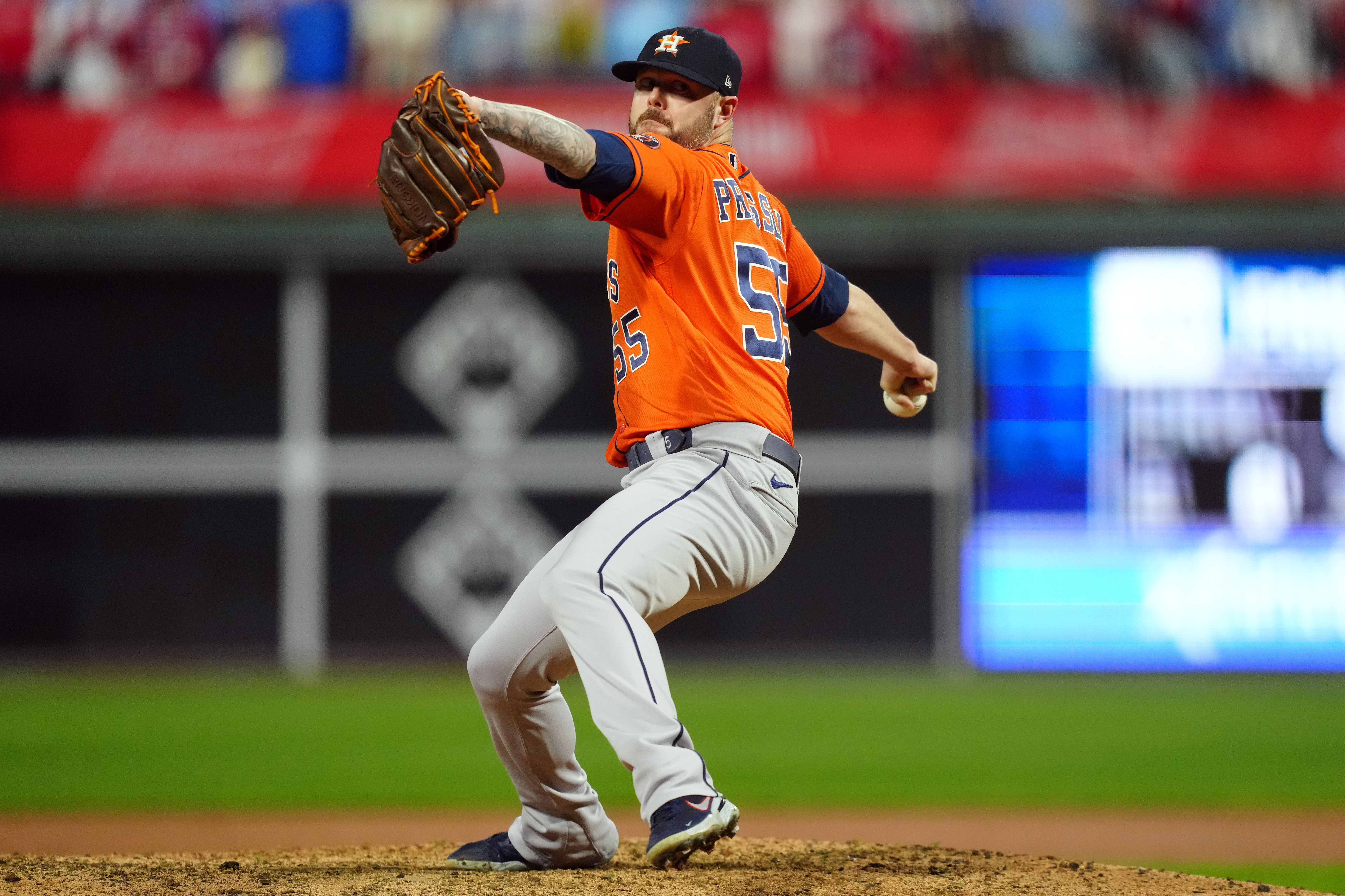 Pitcher Ryan Pressly of the Houston Astros pitches during the eighth inning in Game 5 of the MLB World Series against the Philadelphia Phillies at Citizens Bank Park in Philadelphia, Pennsylvania, November 3, 2022. /CFP