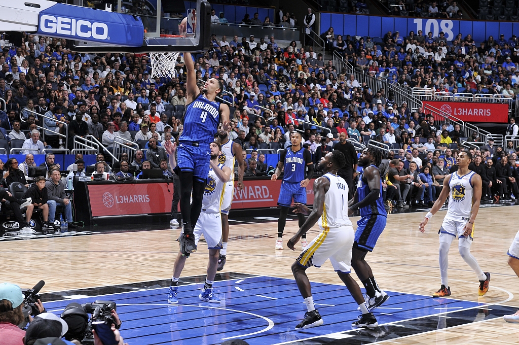 Jalen Suggs (#4) of the Orlando Magic drives toward the rim in the game against the Golden State Warriors at Amway Center in Orlando, Florida, November 3, 2022. /CFP