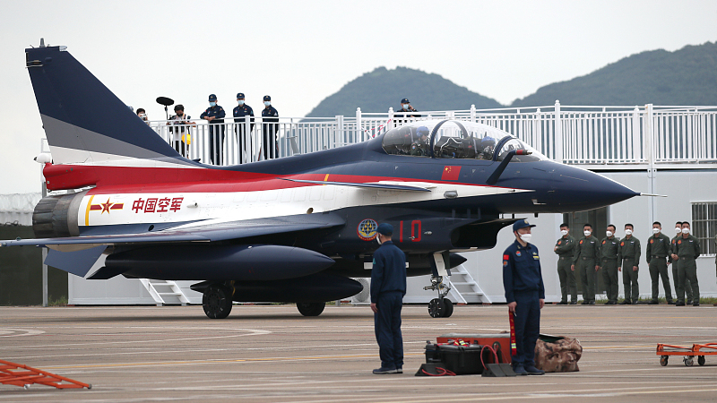 A J-10 arrives at the exhibition in Zhuhai, Guangdong Province, November 3, 2022. /CFP