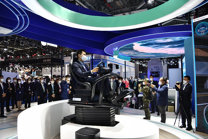 Visitors visit the automobile pavilion at the opening of the fifth China International Import Expo (CIIE) in Shanghai, November 5, 2022. /CFP