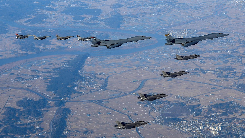 Two U.S. Air Force B-1B heavy bombers (C), four South Korean Air Force F-35 fighter jets and four U.S. Air Force F-16 fighter jets flying over South Korea during a joint air drill in South Korea, November 5, 2022. /CFP