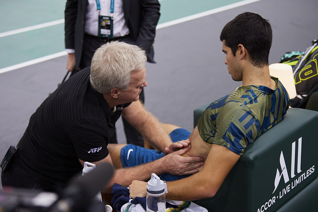Carlos Alcaraz of Spain receives treatment as he suffers from an injury in his match during the Paris Masters in Paris, France, November 4, 2022. /CFP