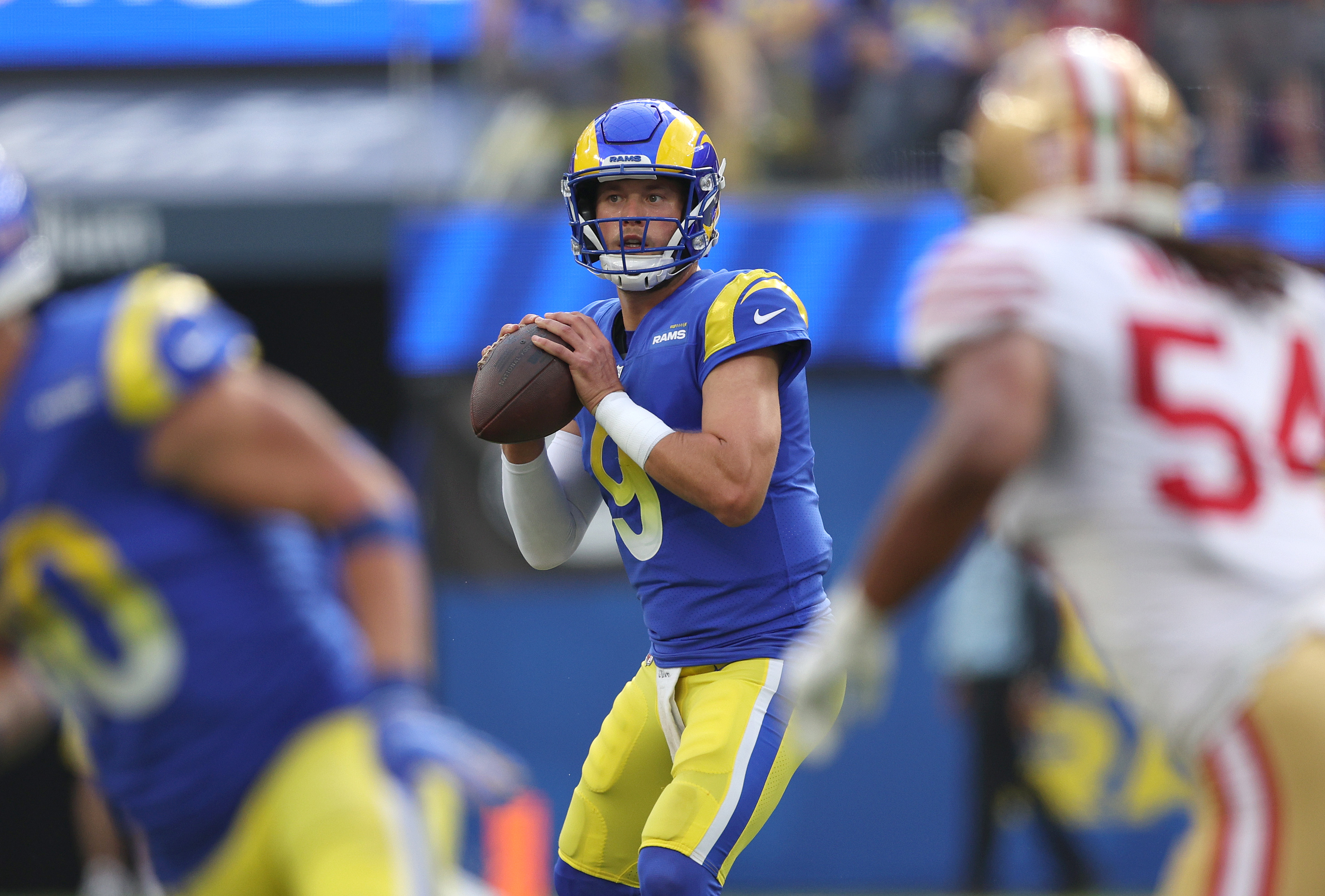 Quarterback Matthew Stafford (#9) of the Los Angeles Rams looks to pass in the game against the San Francisco 49ers at SoFi Stadium in Inglewood, California, October 30, 2022. /CFP