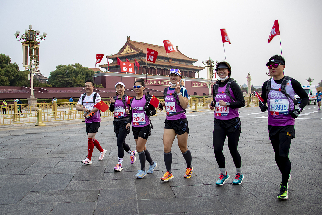 Pacemakers seen during the Beijing Marathon in Beijing, China, November 6, 2022. /CFP