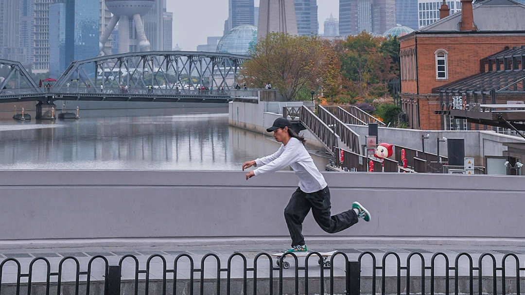 CIIE in Pictures: Shanghai people find various ways to do sports 