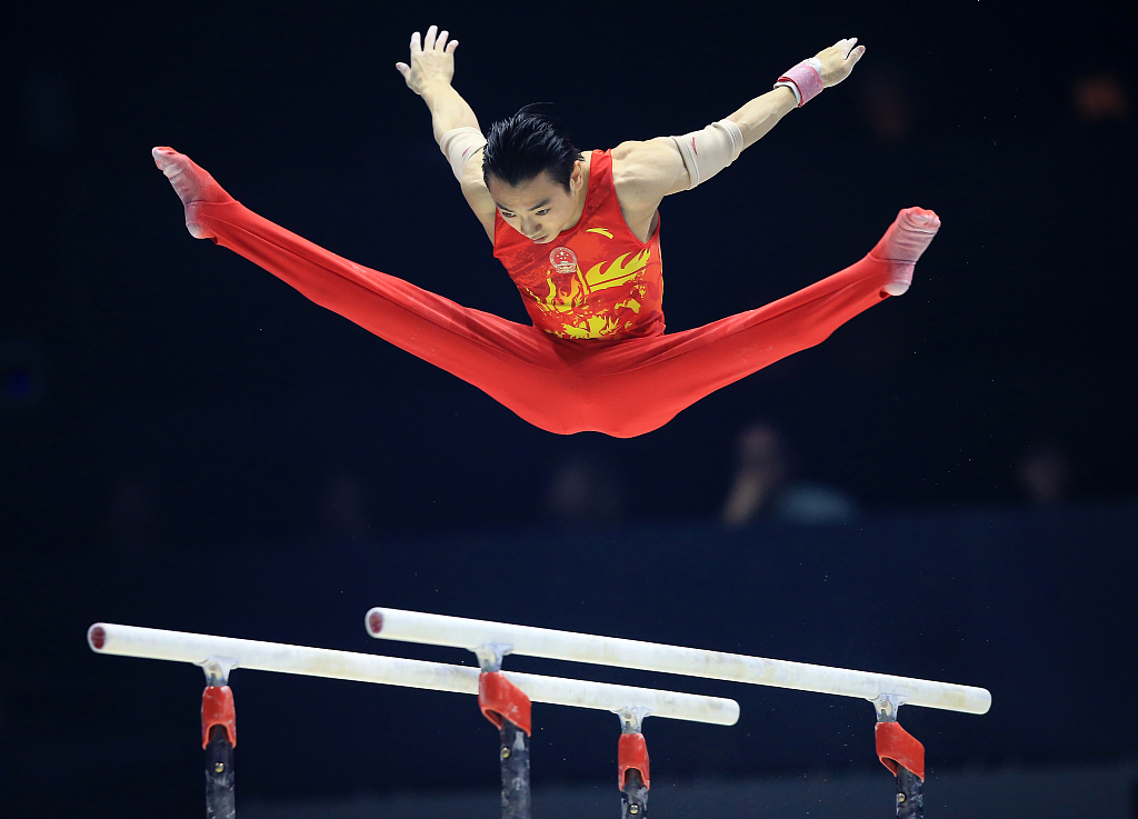 China's Zou Jingyuan in action during the men's parallel bars final at the World Gymnastics Championships at M&S Bank Arena in Liverpool, England, November 6, 2022. /CFP