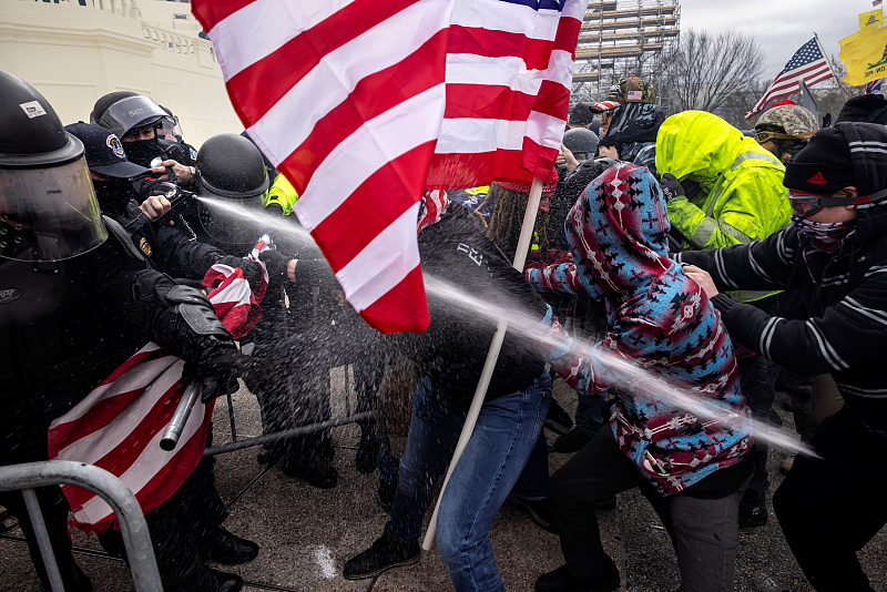 Former U.S. President Donald Trump's supporters clash with police and security forces as people try to storm the U.S. Capitol in Washington, D.C., January 6, 2021. /CFP