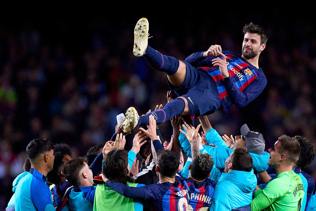 Gerard Pique of FC Barcelona is thrown into the air by his teammates after his final home game at the Camp Nou stadium in Barcelona, Spain, November 5, 2022. /CFP