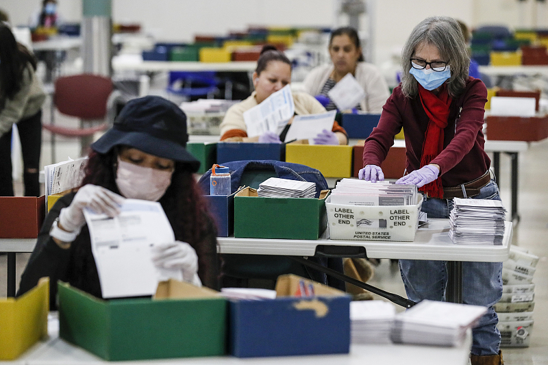 Ballots were received, sorted and verified at the LA County ballot processing facility in the U.S., November 9, 2022. /CFP