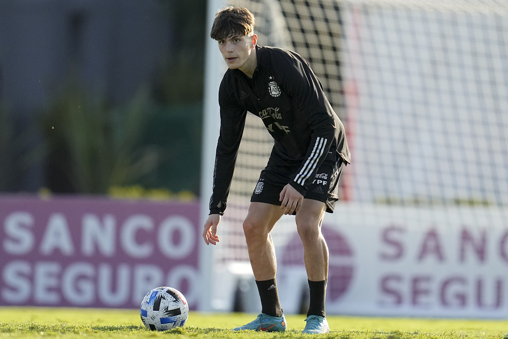 Alejandro Garnacho of Argentina looks on during the team's training session in Buenos Aires, Argentina, March 23, 2022. /CFP