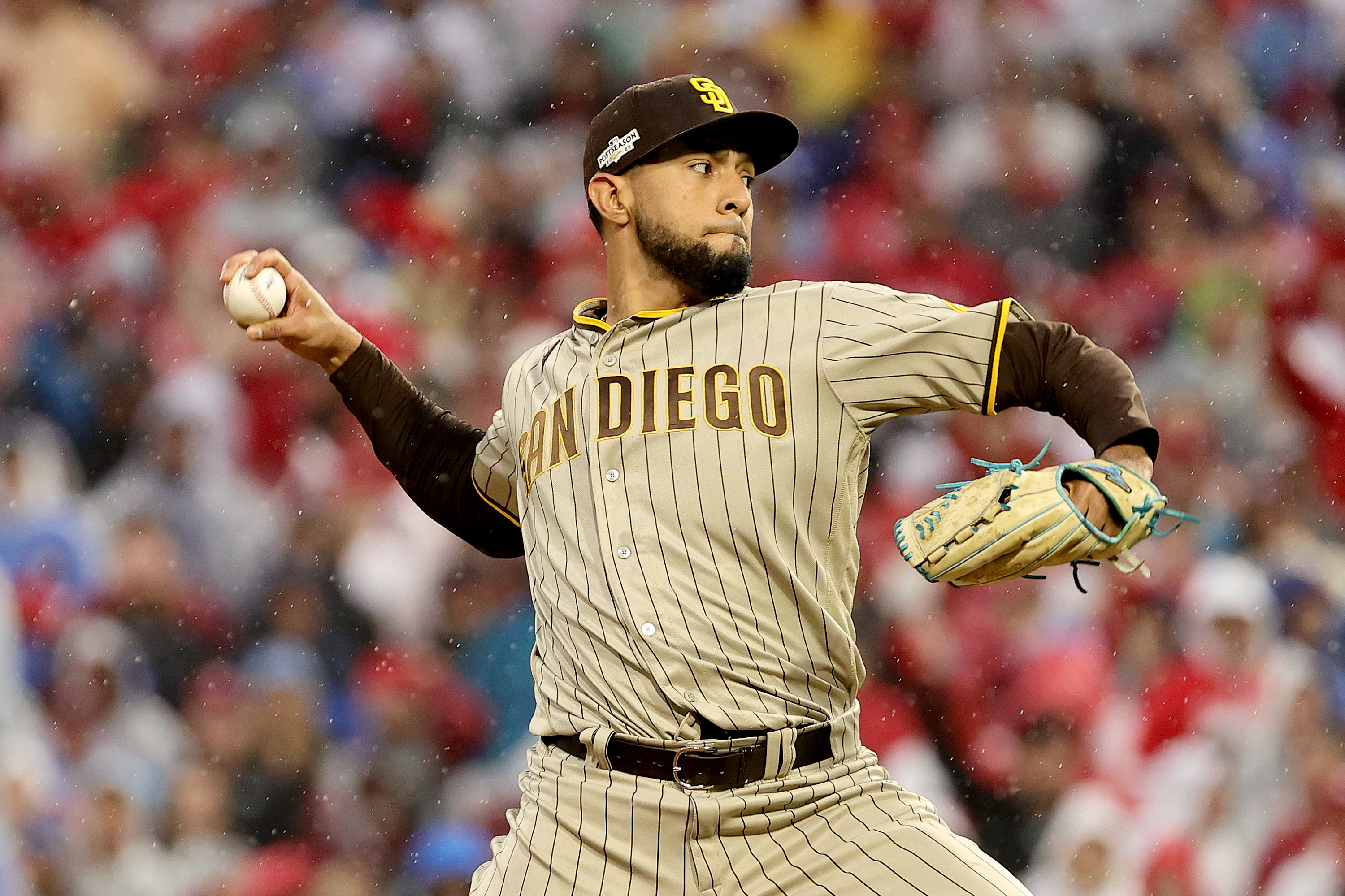 Pitcher Robert Suarez of the San Diego Padres pitches during the seventh inning in Game 5 of the National League Championship Series Citizens Bank Park in Philadelphia, Pennsylvania, October 23, 2022. /CFP 