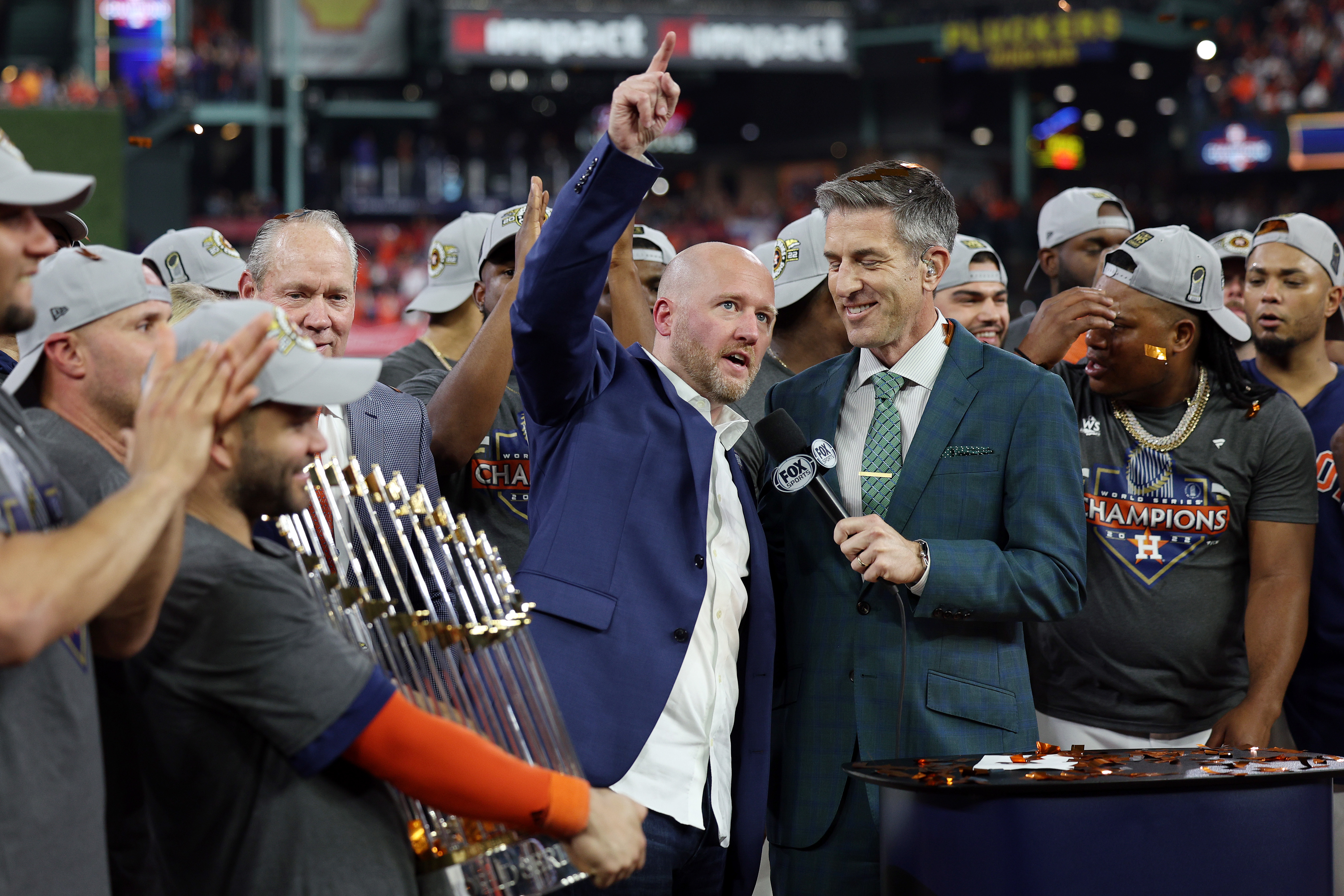 James Click (L), general manager of the Houston Astros, talks to Fox broadcaster Kevin Burkhardt after the team's 4-1 win over the Philadelphia Phillies in Game 6 of the MLB World Series at Minute Maid Park in Houston, Texas, November 5, 2022. /CFP