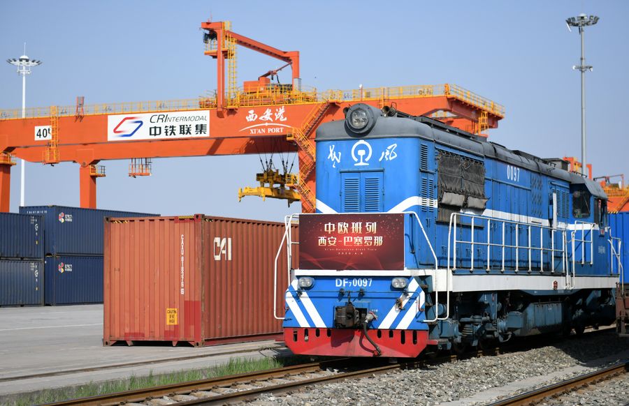 A China-Europe freight train prepares to depart for Barcelona of Spain, in Xi'an, northwest China's Shaanxi Province, on April 8, 2020. /Xinhua