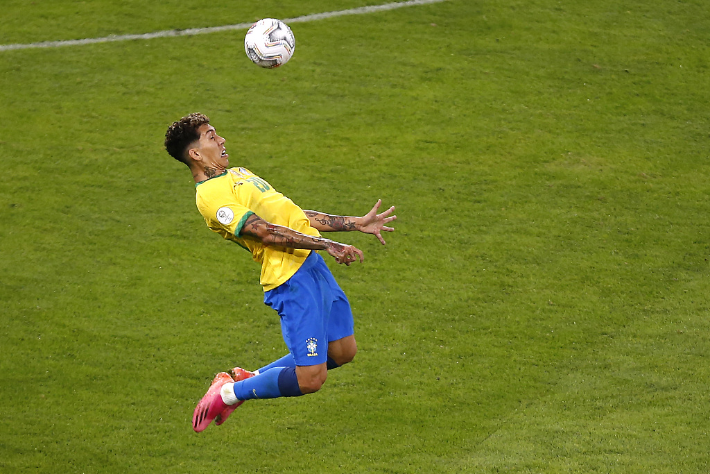 Roberto Firmino of Brazil controls the ball in the Copa Ameirca final game against Argentina at Maracana Stadium in Rio de Janeiro, Brazil, July 10, 2021. /CFP 
