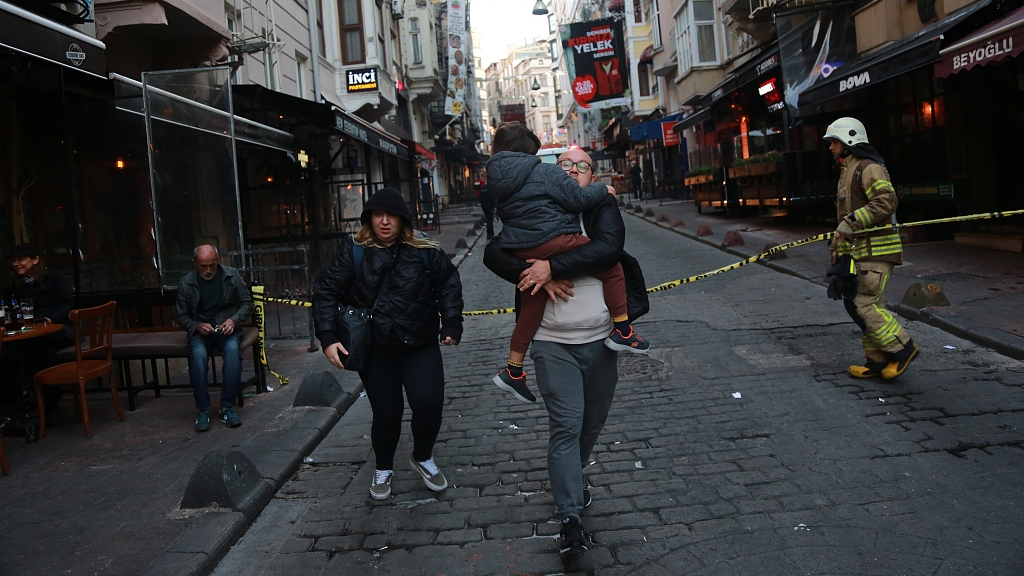 Emergency personnel secure the scene after an explosion on Istiklal street, a busy pedestrian thoroughfare in Istanbul, Türkiye, November 13, 2022. /CFP